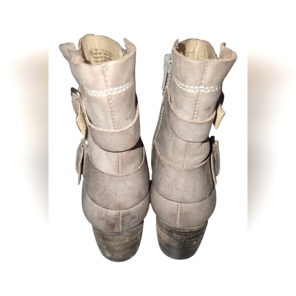 Naya Women's Soft Leather Virtue Block Heel Rustic Buckle Ankle Bootie Sz 71/2 M - Picture 3 of 13